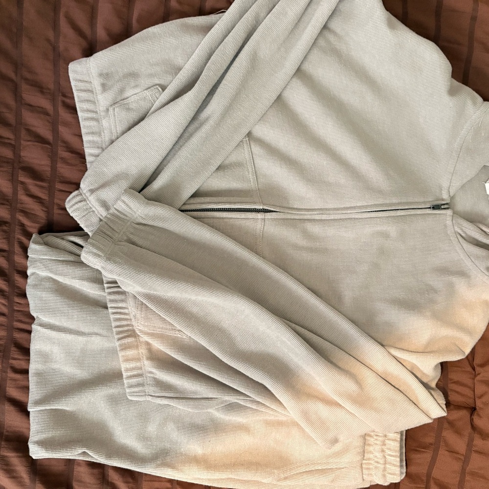 Hippie Rose Light Gray Sweatpants & Joggers set